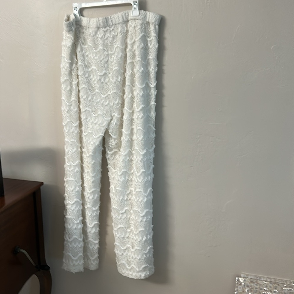 White crochet/lace lined top and pants - Picture 8 of 9